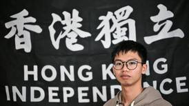 Activista hongkonés que huyó al Reino Unido denuncia la presión policial china