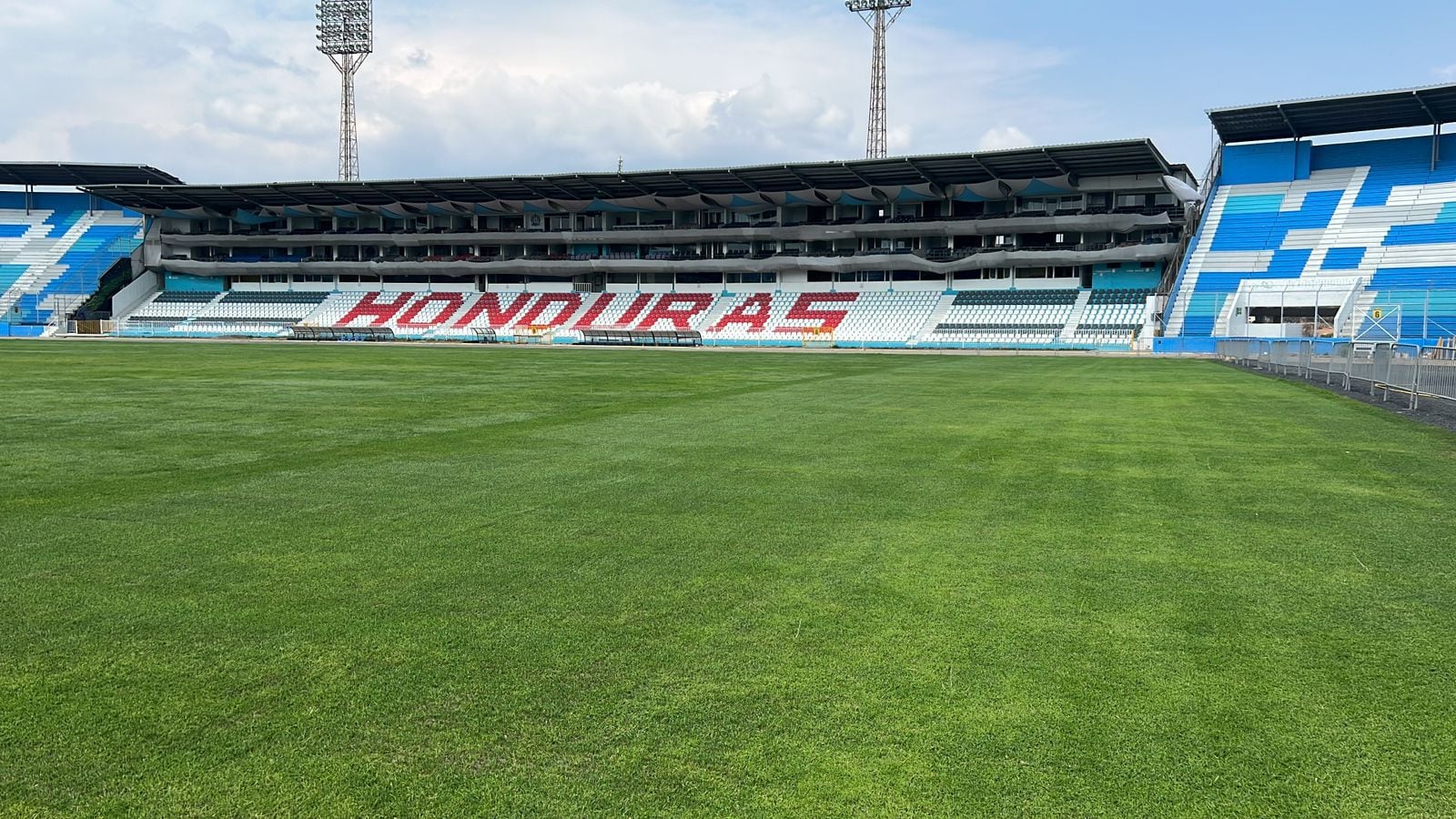 Juega en Nacional y ya se convirtió en director técnico al aprobar