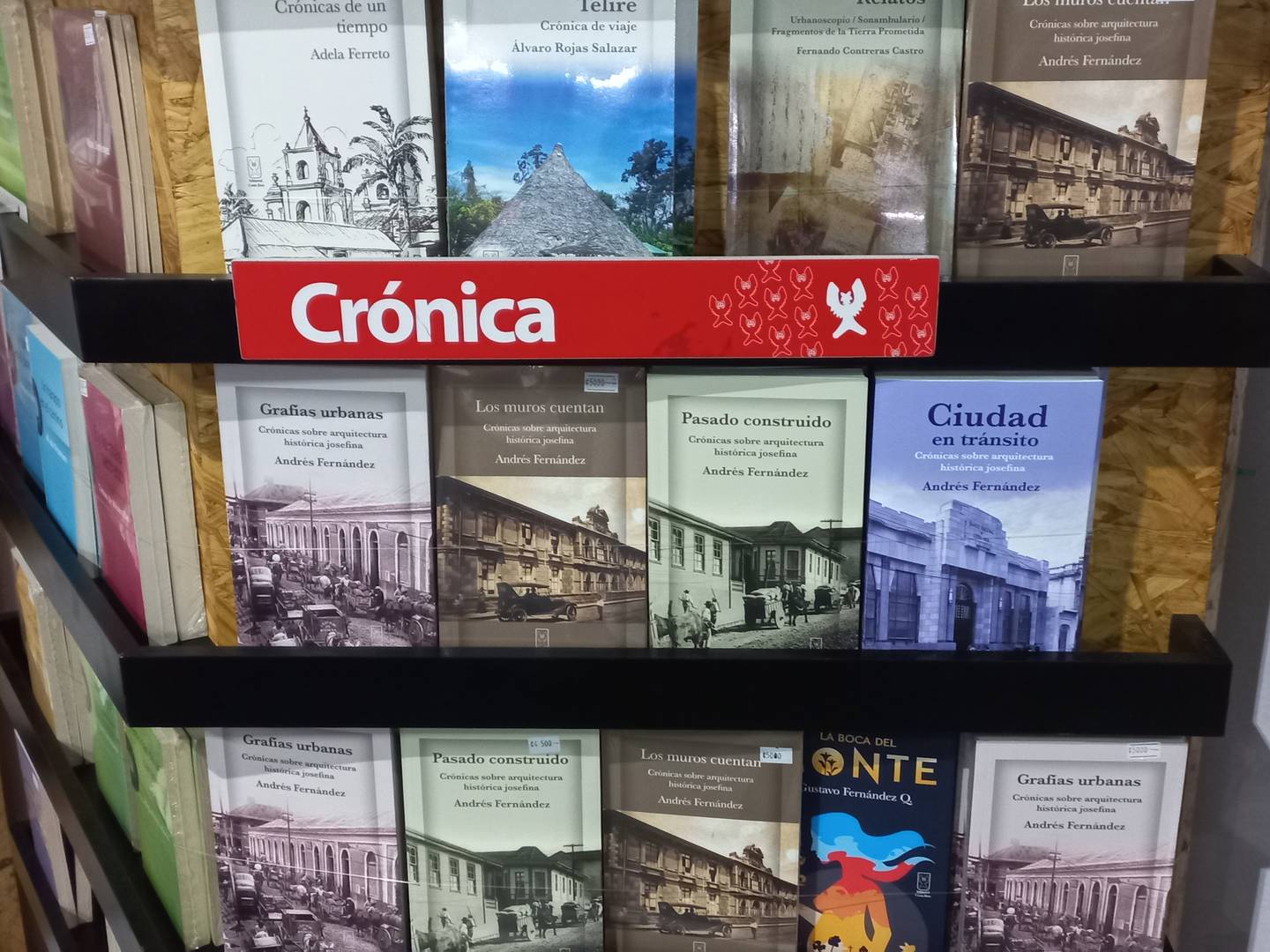 Estos son los cuatro libros de crónicas de Fernández: Grafías urbanas, Los muros cuentan, Pasado construido y Ciudad en tránsito.
