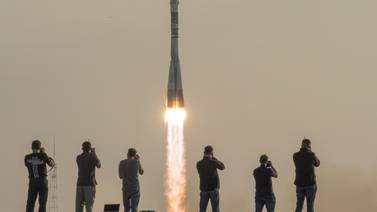 Cápsula Soyuz parte hacia la Estación Espacial