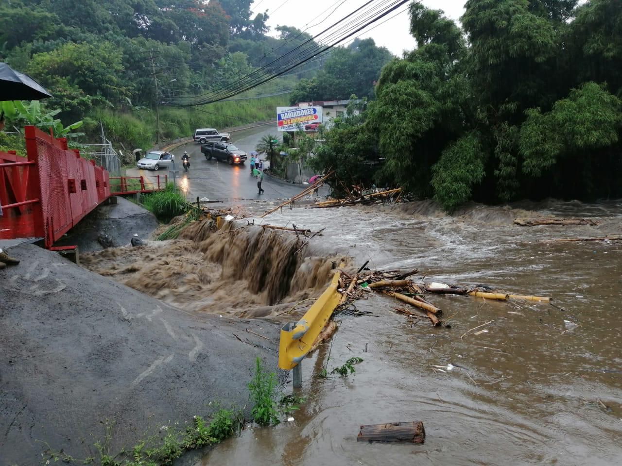 Fuertes lluvias provocan inundaciones y deslizamientos en diferentes partes  de la Gran Área Metropolitana | La Nación
