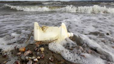  En una década habrá 10 veces más de plástico en los océanos