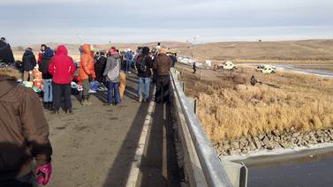 Policía reprime protesta contra oleoducto en Dakota del Norte, Estados Unidos