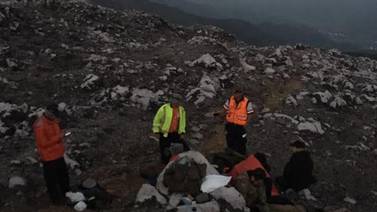 Socorristas rescatan turista extraviada en el volcán Poás