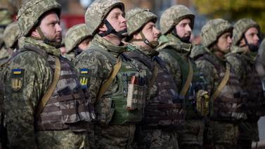Estados Unidos presiona a Ucrania para considerar conversaciones de paz con Rusia