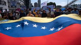 ‘¡Que me paguen en dólares’: profesores de Venezuela exigen mejores salarios