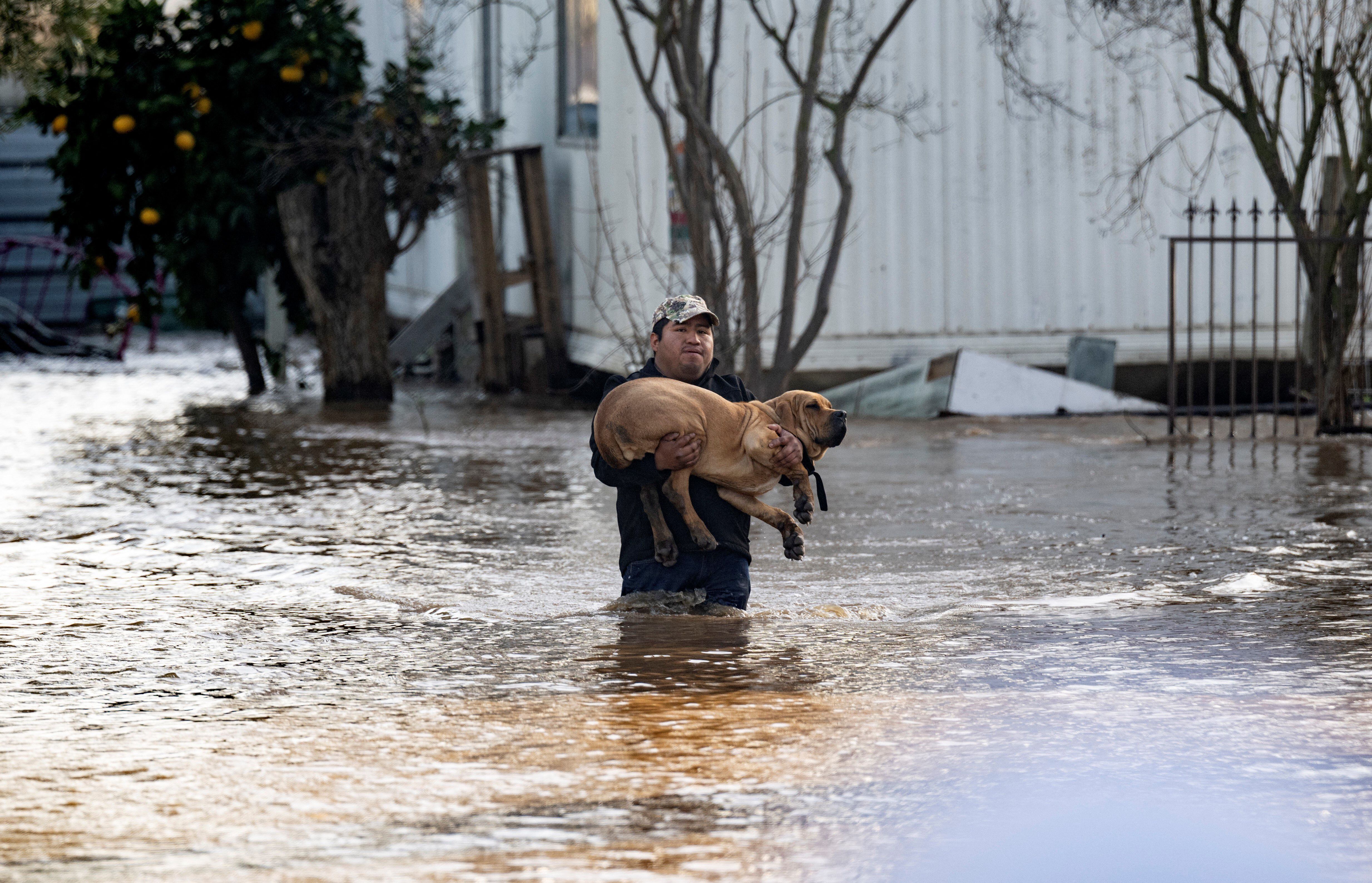 Nuevas inundaciones en California, golpeada por intensas lluvias