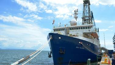 Barco científico ancla en Puntarenas para estudiar sismología del país