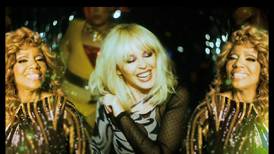 Diseñador tico vistió a Kylie Minogue en su nuevo video