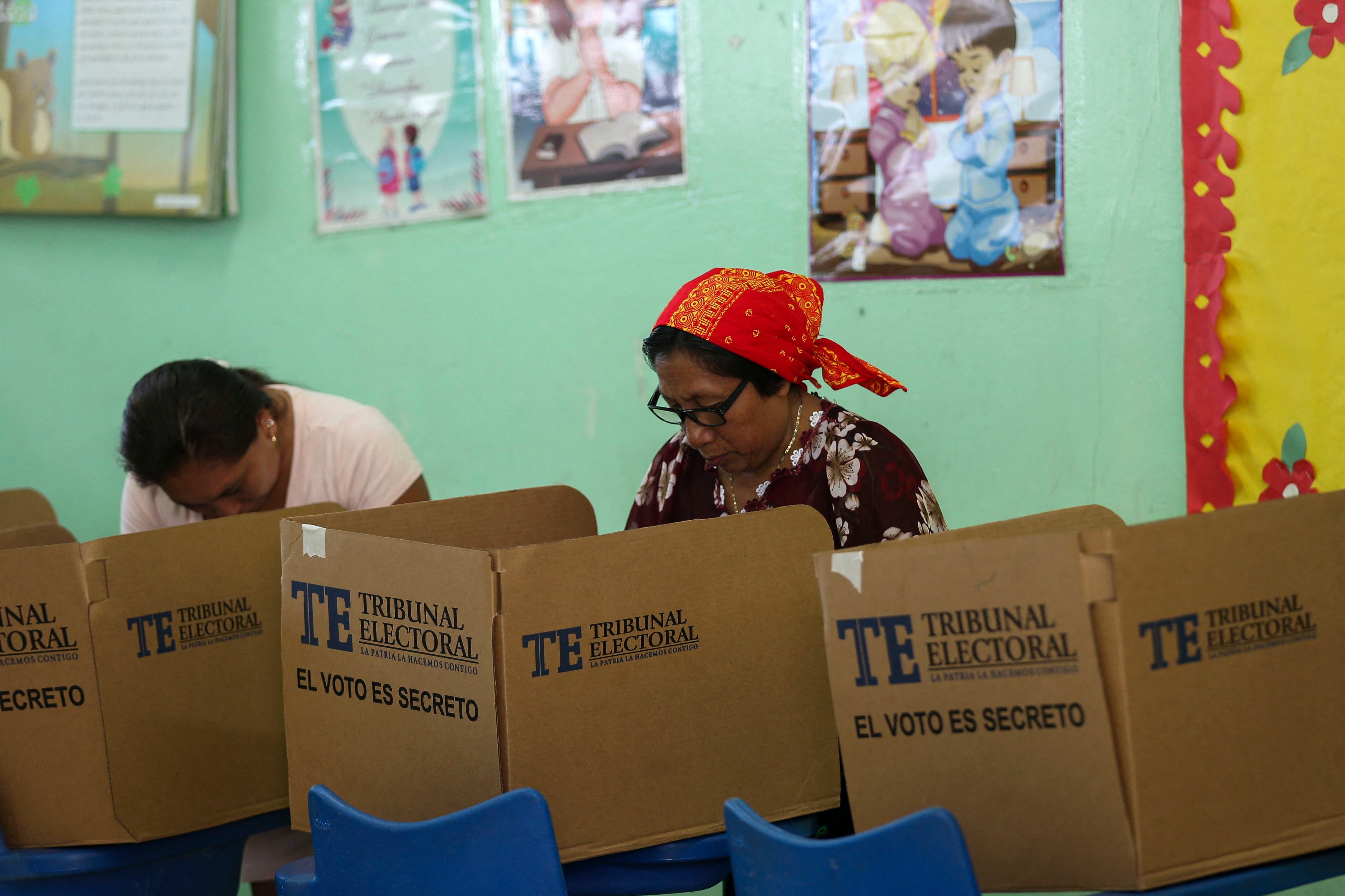 Panamá vivió el domingo una jornada electoral ejemplar en cuatro sentidos: la participación ciudadana del 77,64 %, la total normalidad en la emisión y recuento de votos, la rapidez en el conocimiento de los resultados y su inmediata aceptación por todos los competidores.
