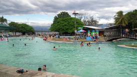 Salud halla desechos fecales en piscinas de balneario en Puntarenas