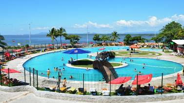 Turistas llenan el balneario de Puntarenas los fines de semana
