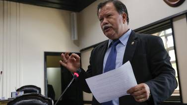 Abelino Esquivel solicitó incapacidad a médico de la Asamblea Legislativa por últimos cinco días del periodo