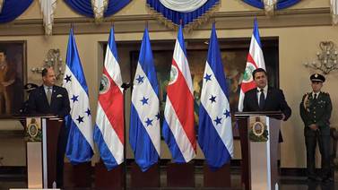 Honduras ofrece ayuda a Costa Rica para buscar solución regional a problema de migrantes cubanos