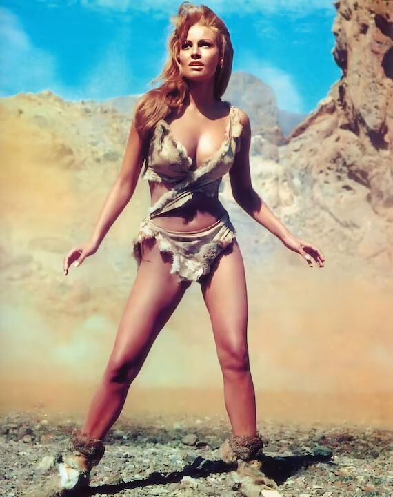 La fotografía de Raquel Welch en el póster de la película 'One Million Years BC' la catapultó en Hollywood. 