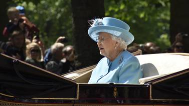 Reina Isabel II de Inglaterra se vacunará pronto contra la covid-19 