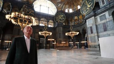Presidente de Turquía visita antigua basílica de Santa Sofía