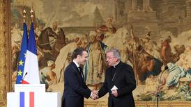 Francia insta al Vaticano a asumir ‘responsabilidades’ sobre nuncio acusado de agresión sexual
