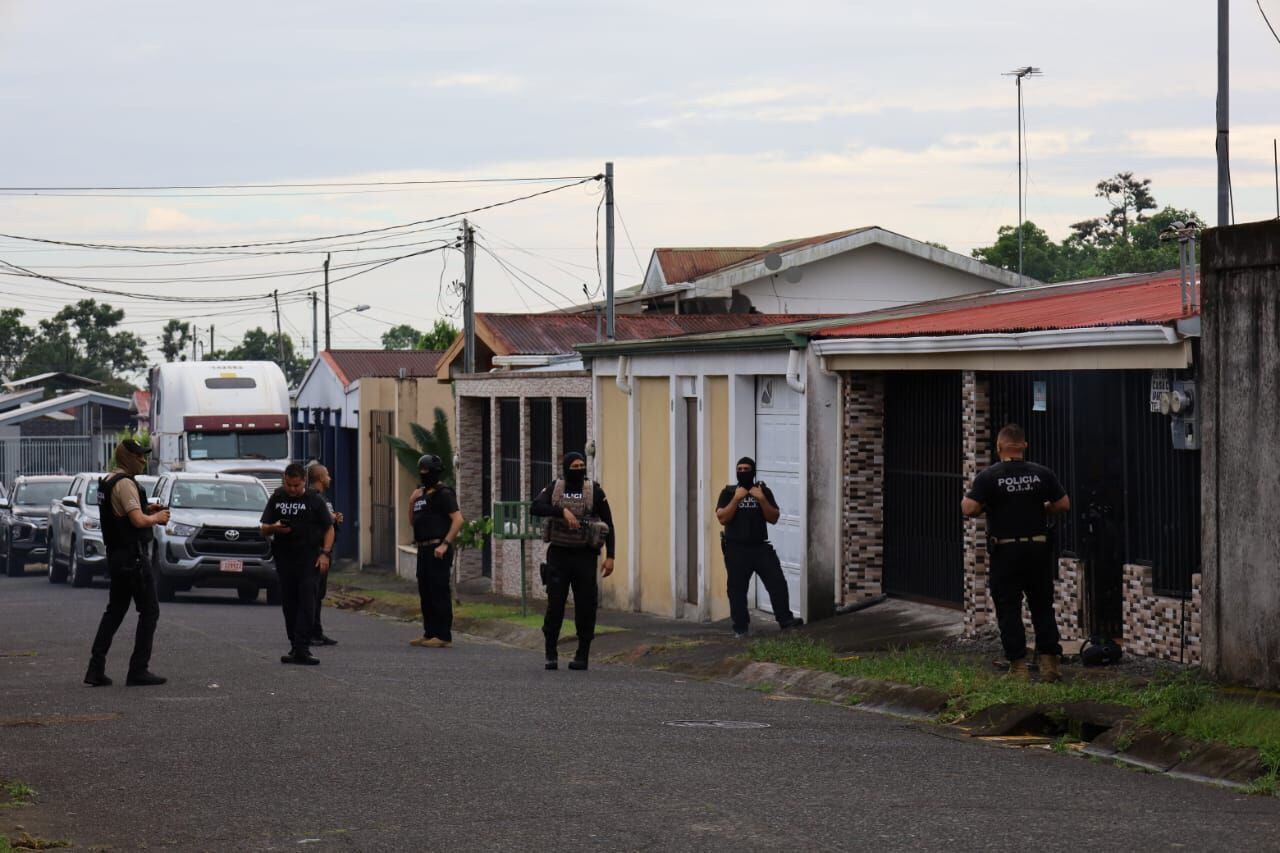 Un sujeto de apellido Morales fue detenido como sospechoso de tráfico de drogas, amenazas con armas de fuego y violación. Foto: Reiner Montero, corresponsal GN. 