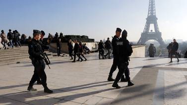 Francia busca formar una sola coalición contra el Estado Islámico