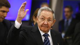 Raúl Castro consagra en Francia nueva era de relaciones con Europa