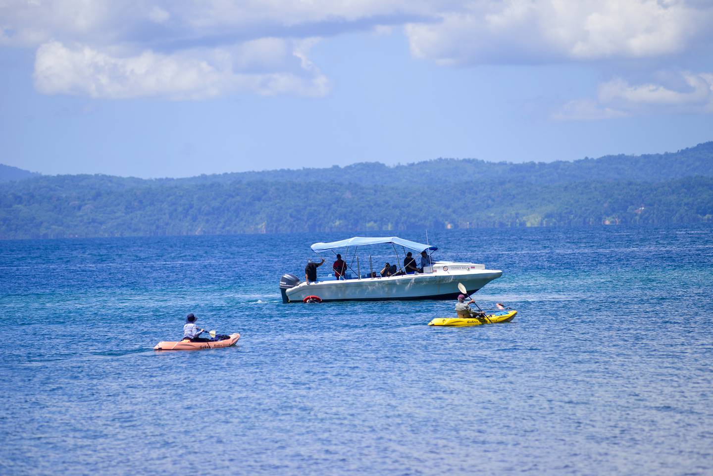 En las aguas del Golfo Dulce, las personas podrán hacer distintas actividades como surf con remo o kayak. Fotografía de cortesía:
