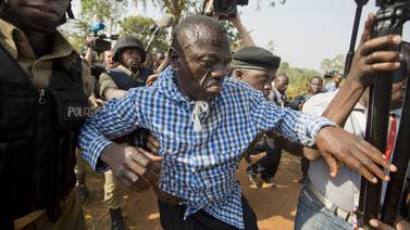 Líder opositor de Uganda acusado de traición