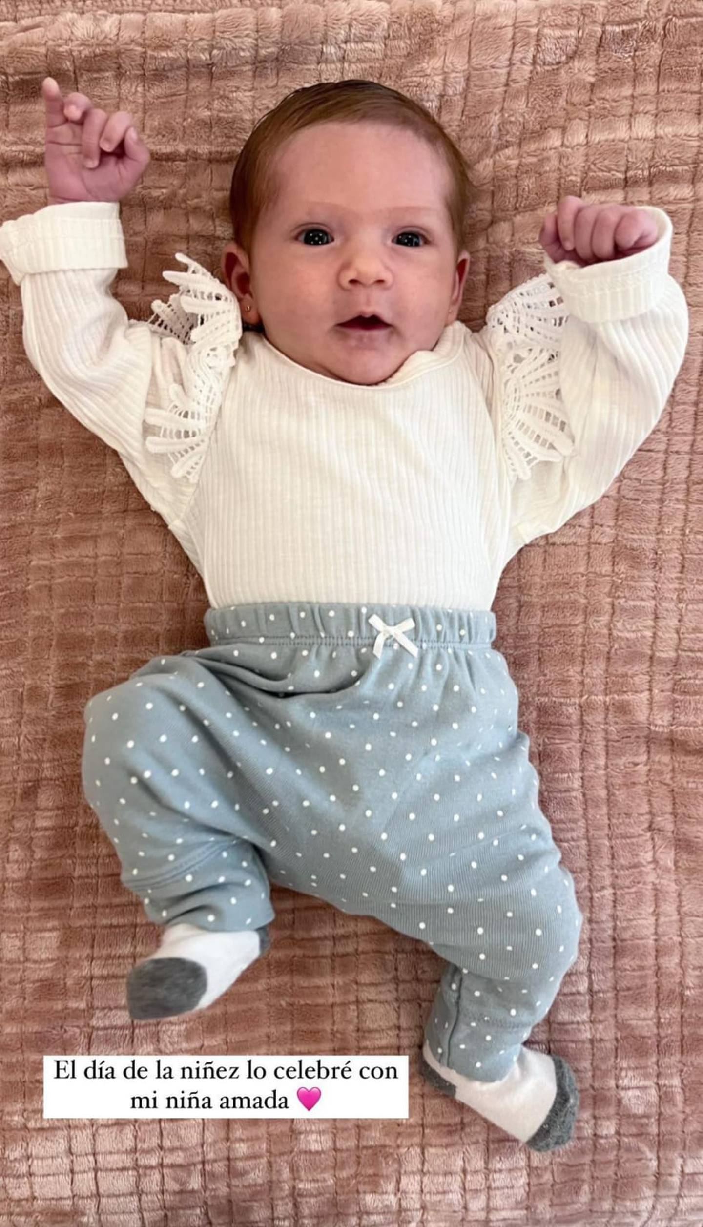 El pasado agosto nació Juliana, la primera hija de la chef Sophia, quien no dudó en compartir una foto del crecimiento que ha tenido la pequeña. Foto: Instagram