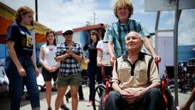 Tres entidades donaron a ticos 240 sillas de ruedas 