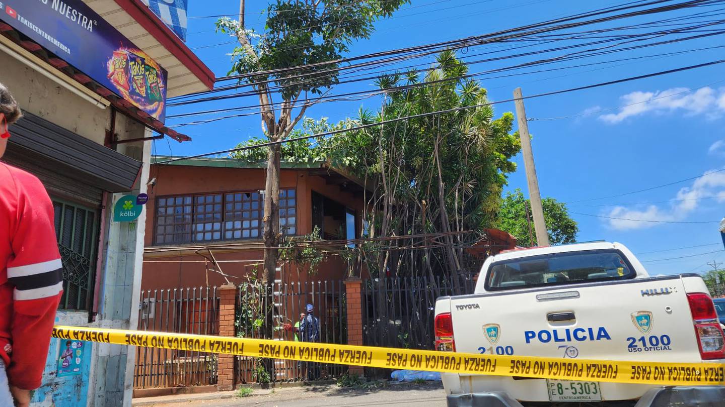 La víctima perdió la vida la mañana de este miércoles, mientras podaba un árbol en el sector de San Antonio de El Roble en Alajuela.