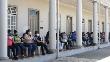 Ganas de estudiar, mascarillas y docentes vacunados: todo listo para las clases presenciales en Cartago