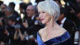 Actriz Hellen Mirren sufrió estrepitosa caída en Cannes