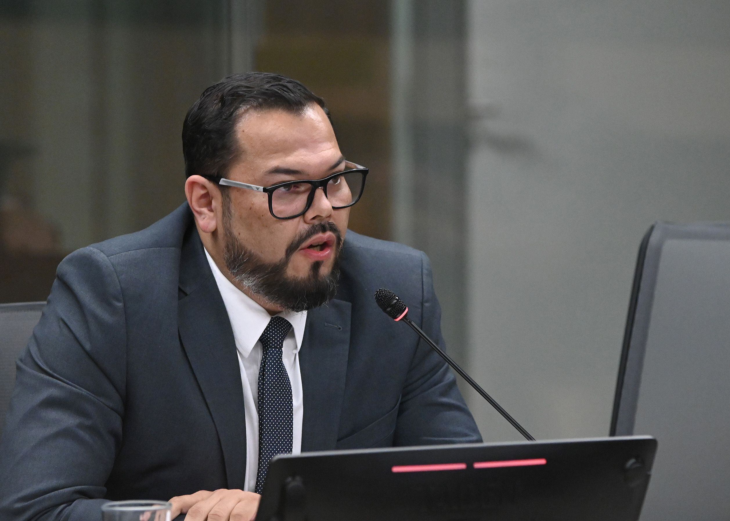 El presidente del ICE, Marco Acuña, manifestó cierto descontento por la ausencia de otras entidades en la presentación del plan de cortes de luz. 