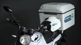 Paquetes y documentos de los ticos viajarán en motos eléctricas 