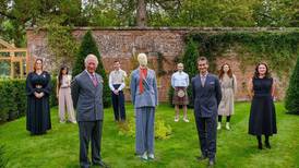 Príncipe Carlos entra en el mundo de la moda apoyando una colección ecológica