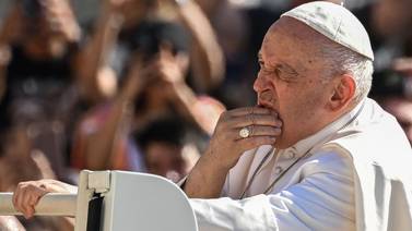 Papa Francisco se recupera satisfactoriamente pero no celebrará en público el Ángelus del domingo