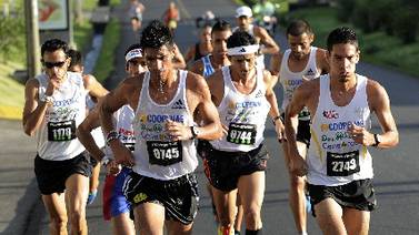 Eliécer Oviedo conquistó la media maratón con espectacular cierre