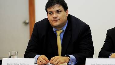  <b>Para Luis Guillermo Solís, el ahorro empieza por  pensiones</b> 