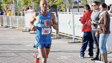  Atleta Jonathan Varela terminó en el puesto 16 en La maratón de Los Ángeles 