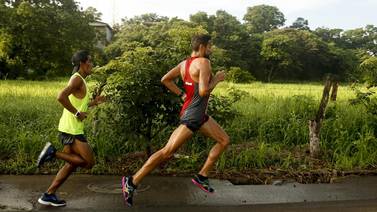 César Lizano y Cristina Marín dominaron los 21 kilómetros del Reto Powerade 