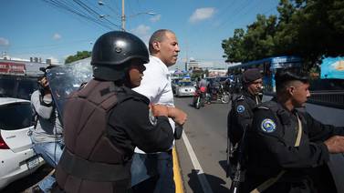 Policía de Nicaragua detiene a politólogo integrante de coalición opositora