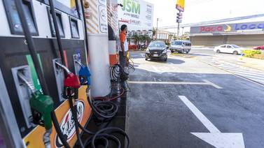 Gasolineros prevén molestias para usuarios por distorsión tarifaria que Aresep achaca a Recope
