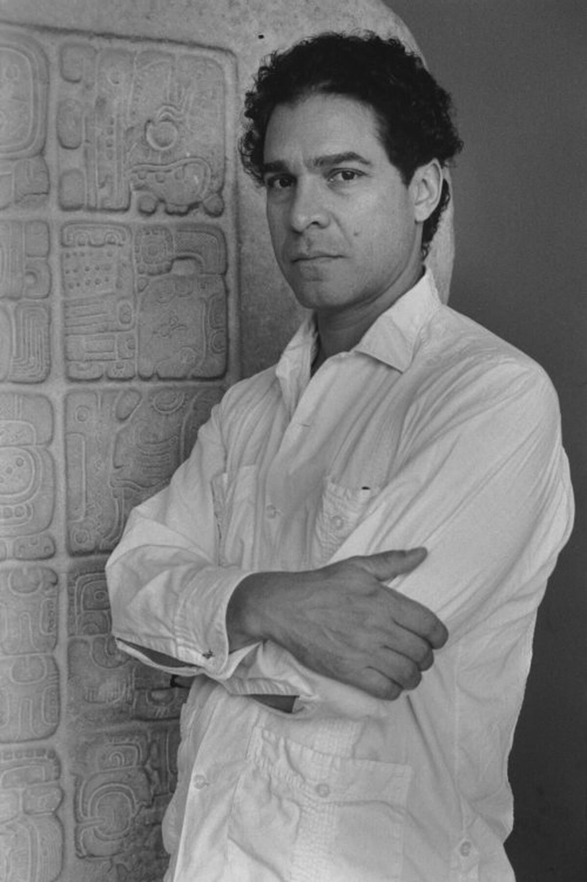 Rodrigo Rey Rosa redefine el género policíaco en su reciente novela ...