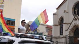 Iglesia tica ratifica impedimento de sacerdotes a bendecir uniones homosexuales