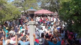 Video: Fiestas de Santa Cruz derivan en pleito callejero, cierre de comercios y fuerte presencia policial