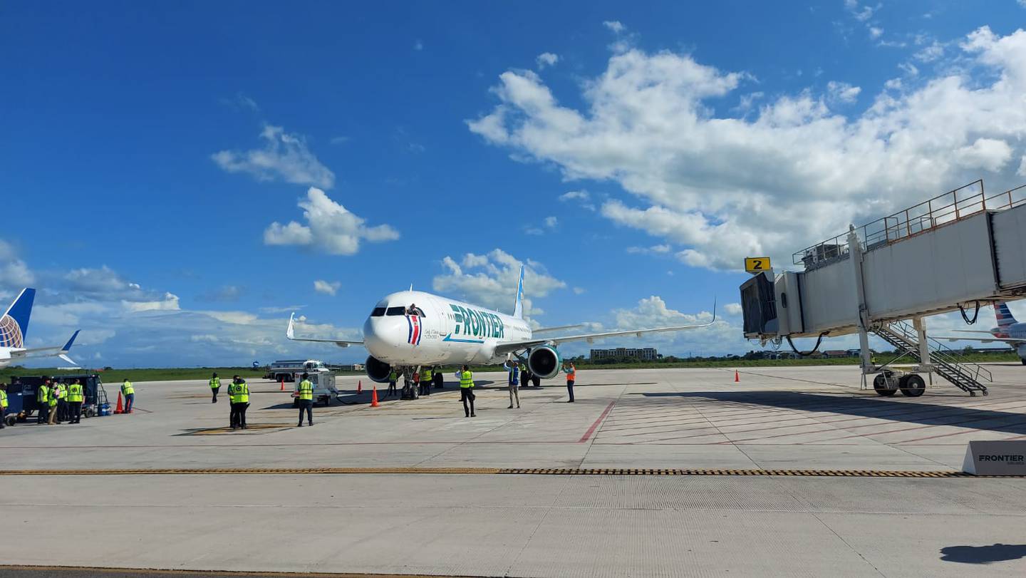 El primer vuelo de Frontier a Liberia, este 11 noviembre, abre el servicio directo a Orlando, Estados Unidos, a bajo costo. La empresa dijo que el vuelo se ocupó en un 80%. Foto: Cortesía