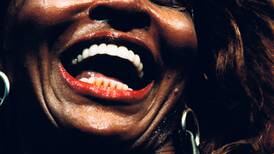Página Negra Tina Turner: La reina del ácido