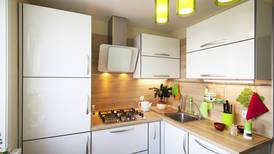 Convierta una cocina pequeña en un espacio funcional
