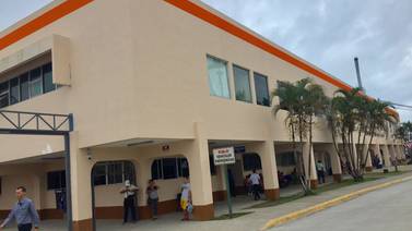 Hospital de Limón sufrió grandes filtraciones con aguaceros del domingo