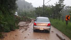 Cerrada por derrumbes vía que comunica Ciudad Quesada con Zarcero